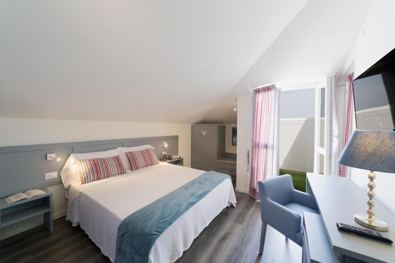 Duparc Hotel Габиче Маре Екстериор снимка