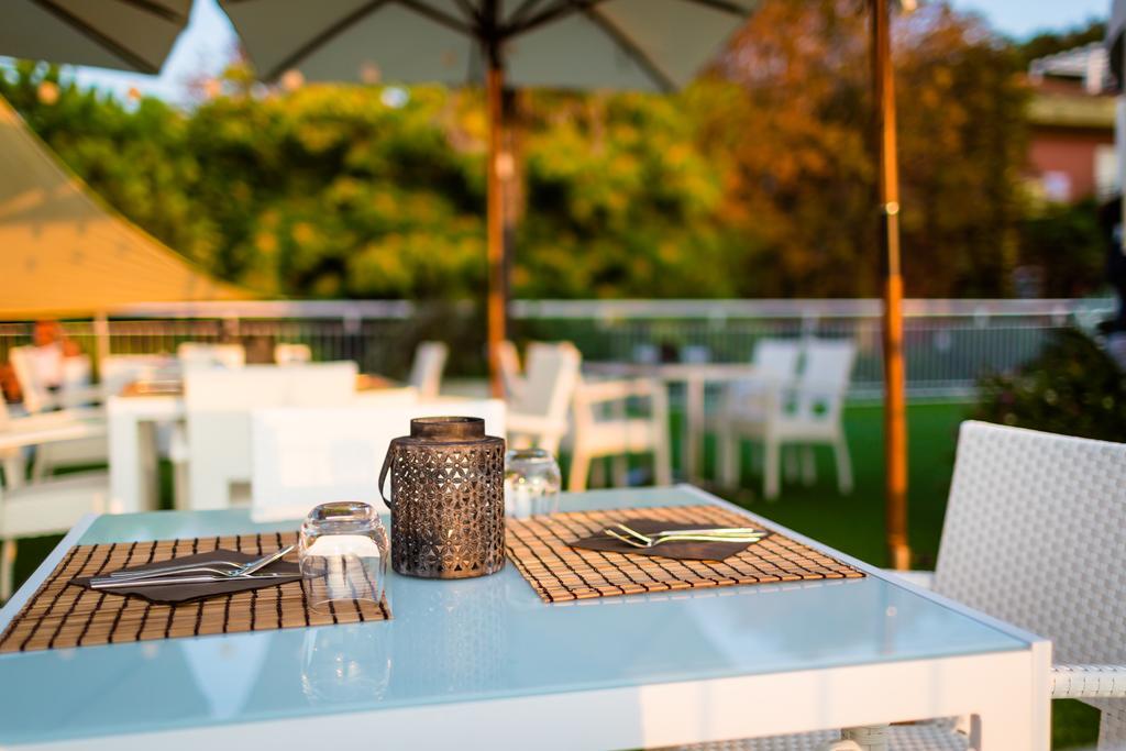 Duparc Hotel Габиче Маре Екстериор снимка